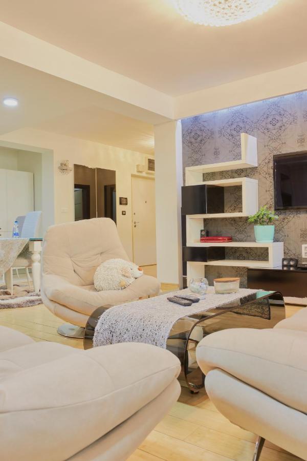 Diamond Butterfly Apartment Skopje Buitenkant foto
