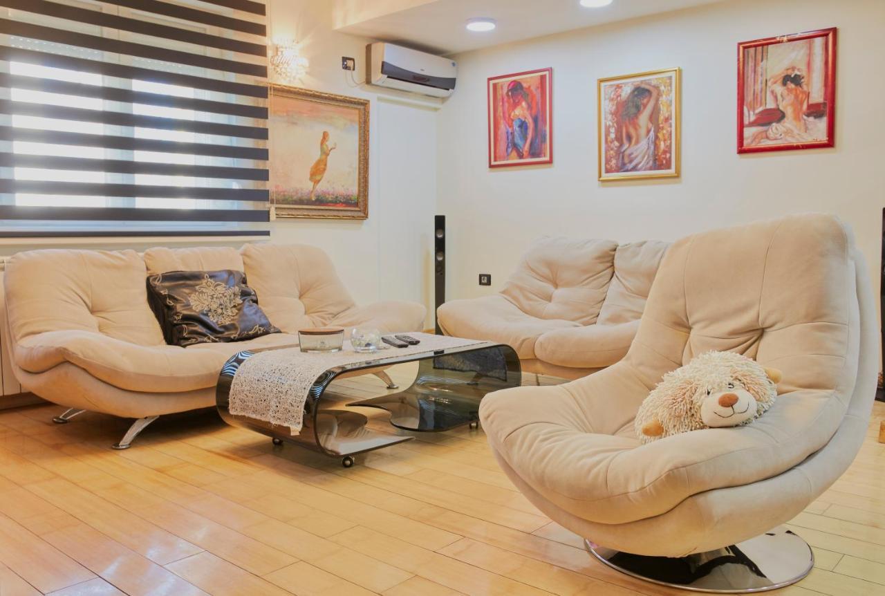 Diamond Butterfly Apartment Skopje Buitenkant foto