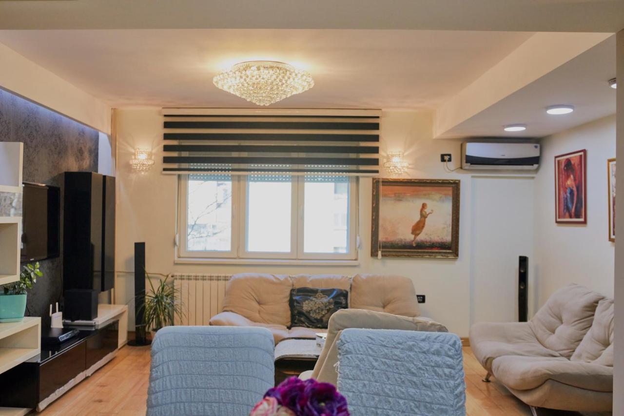 Diamond Butterfly Apartment Skopje Buitenkant foto