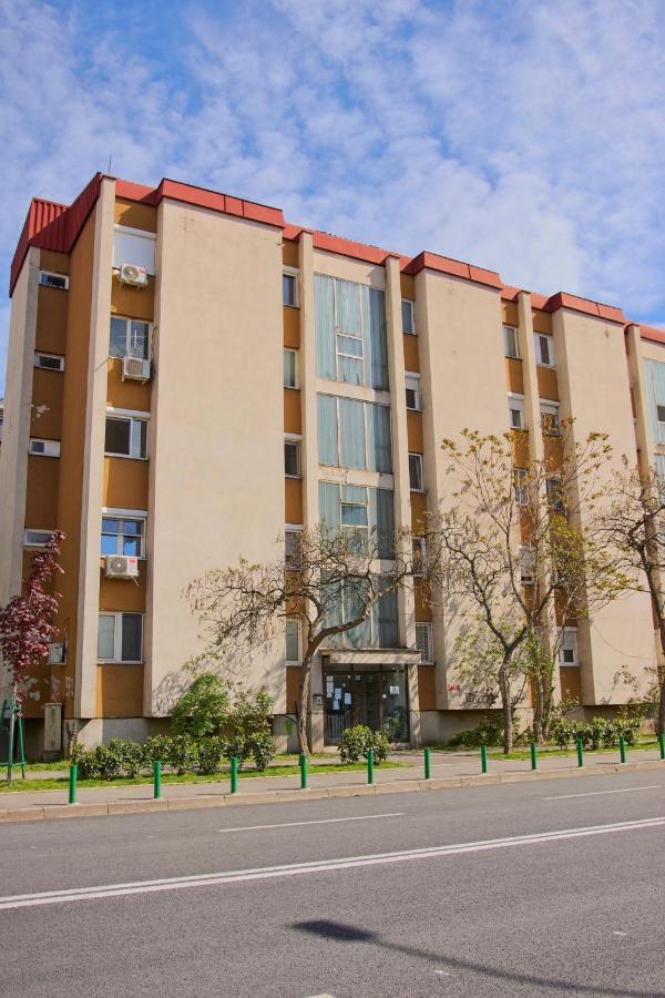Diamond Butterfly Apartment Skopje Buitenkant foto